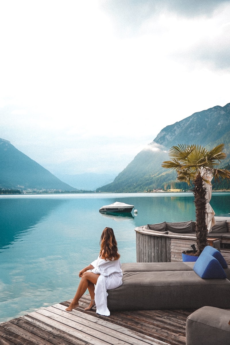 Mehr über den Artikel erfahren Urlaub am Achensee: Übernachten im wunderschönen Strandhotel Entners am See 