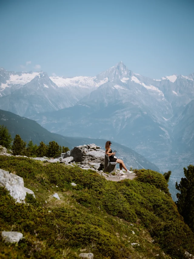 Mountain getaway ⛰️ | ad
•
•
•
Ihr Lieben 🥰 ich bin wieder daheim nach einem Abenteuer in der Schweiz 🇨🇭 ich durfte nun persönlich @graechen.ch besuchen und habe ein paar tolle Wanderungen gemacht und die Zeit in vollen Zügen genossen 🥰 Grächen hat super viel zu bieten, unzählige Wanderungen und tolle Kulinarik.
Wir haben uns für folgende Wanderungen entschieden: die zum Wannihorn und zum Grat. Tolle Ausblicke und Erfahrungen gerantiert 😍 die Bilder sprechen für sich oder? 
Wir haben zudem noch einen Ausflug zum See gemacht wo es außerdem auch einen Kneipp Barfussweg gibt. Perfekt für heiße Tage💦
Toll gegessen haben wir ebenfalls in der Walliserkanne, Ristorante Pizzeria Piazza und der Bärgji Alp. 🥘
•
Wart ihr schonmal in der Schweiz wandern und habt ihr von Grächen vorher gehört?
•
•
•
#grächen #graechen 
#switzerlandtourism #weroamswitzerland #weroamabroad #visitswiss #swisstravel #switzerlandwonderland #switzerlandvacations #switzerlandtravel 
#travelcommunity #borntotravel #seekmoments #damestravel #journeysofgirls #sheisnotlost #speechlessplaces #europetravels #postcardplaces