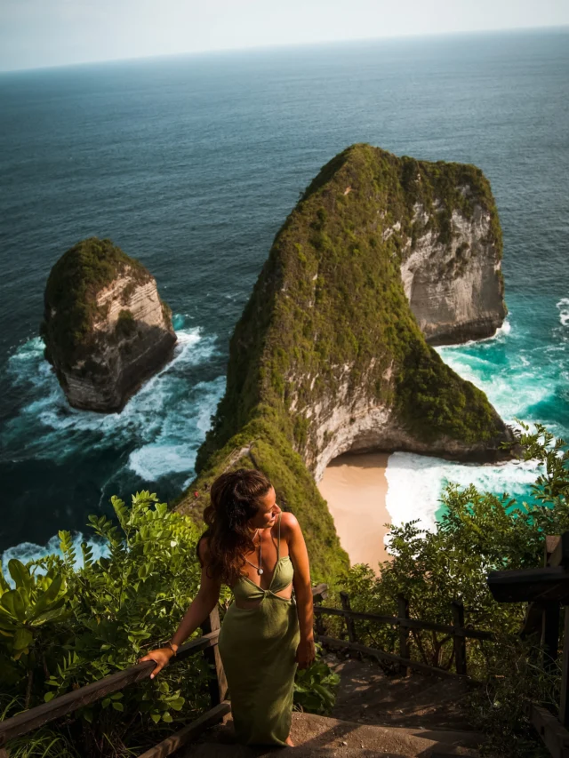 Miss my beautiful Bali ✨
•
•
•
But things will going to happen 🥰 I will Launch something soon 🤫 what do you think is it?
•
•
•
#kelingking #kelingkingbeach #kelingkingbeachnusapenida #nusapenidaisland #nusapenidatrip #nusapenidabali #nusapenidatraveling 
#explorerbabes #backpackerstory #postcardplaces 
#dametraveler #damestravel #dirtybootstravel #germantravelblogger #germantraveller #girlstraveleurope #immerunterwegs #lovelifepassport #heutehiermorgendort #weareseeker #girlswhotravel #condenasttraveller  #travelstribe #instravel #travelust #travelaroundit #thewanderingtourist 
#travelbloggeraroundtheworld #iamtraveller