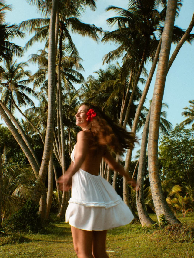 Dancing under palms 🌴